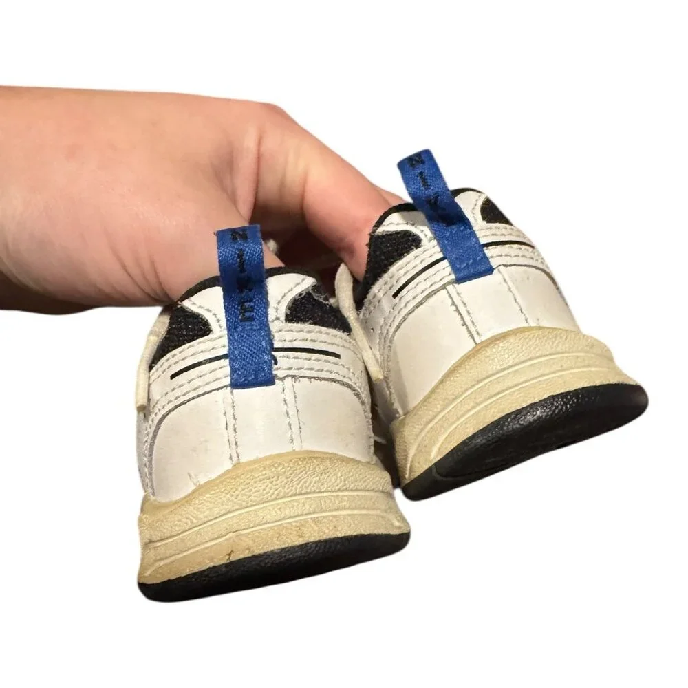 Nike Infant Sneakers Blue Accent Size 4